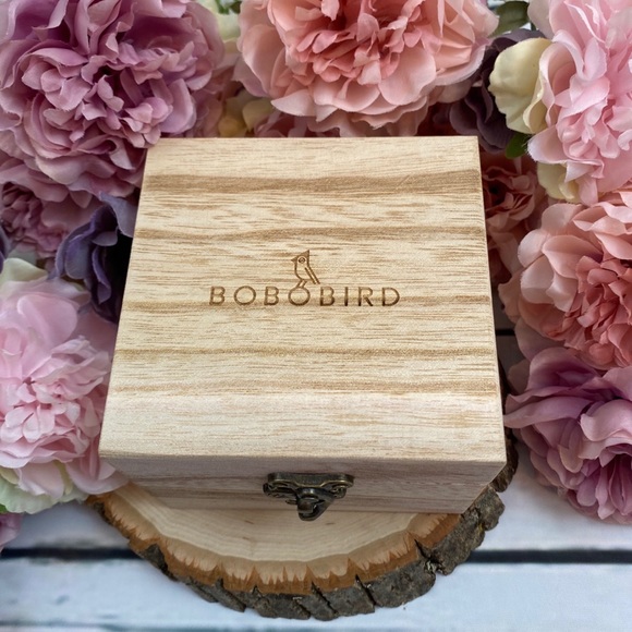 Luxury 100% Handmade Ebony Wood Quartz Watch - Picture 5 of 16